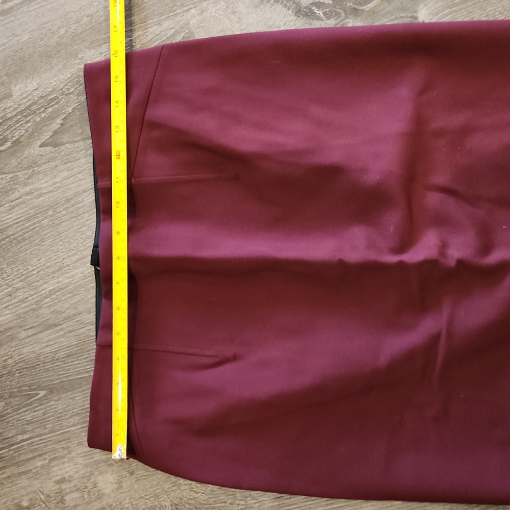 Ann Taylor Deep Burgandy Stretch Pencil Skirt - Size 8 - Picture 4 of 9